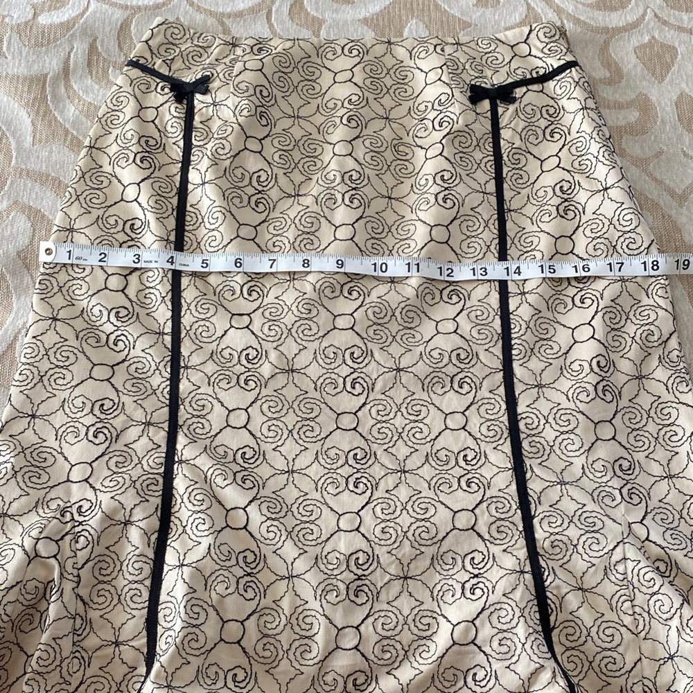 “Harold’s Embroidered Flounce Skirt Size 4 Cream Black A-Line Feminine Classic” - Picture 8 of 12